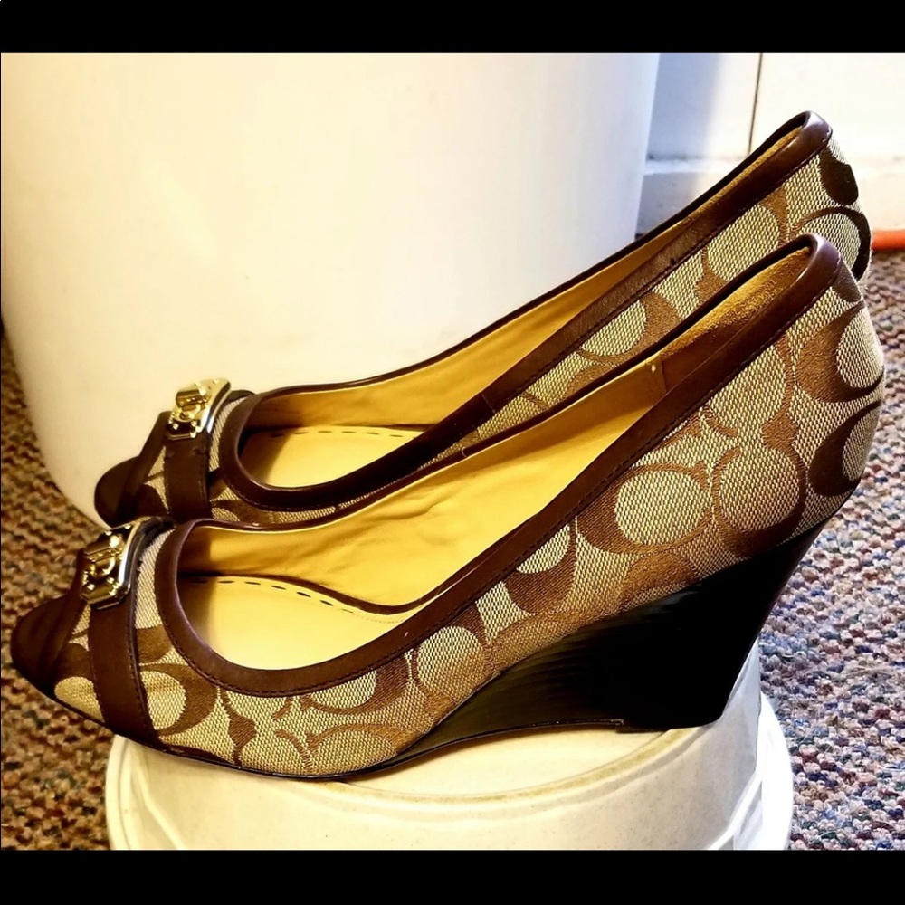 Coach size 11 wedge